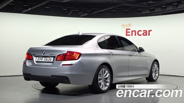 BMW 5-Series 2016 — photo 2