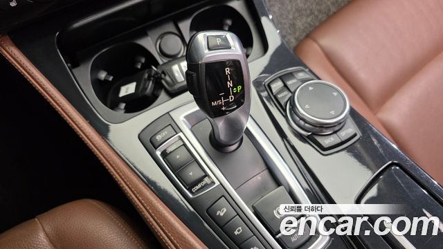 BMW 5-Series 2016 — photo 9
