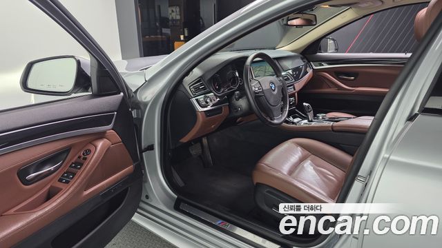 BMW 5-Series 2016 — photo 10