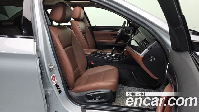BMW 5-Series 2016 — photo 11