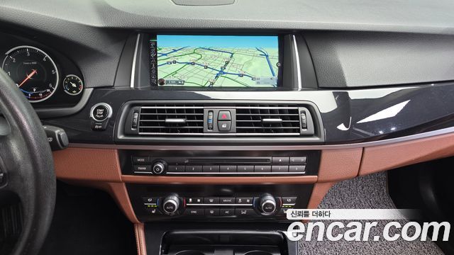 BMW 5-Series 2016 — photo 14