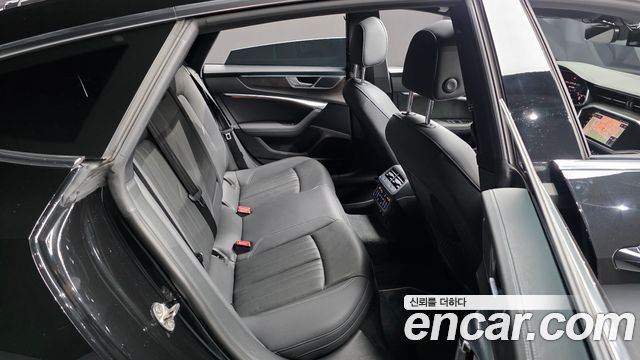 Audi A7 2021 — photo 11
