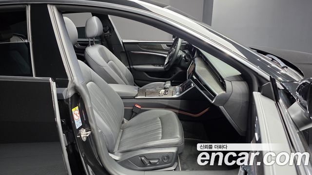 Audi A7 2021 — photo 12