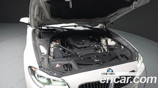 BMW 5-Series 2016 — photo 6