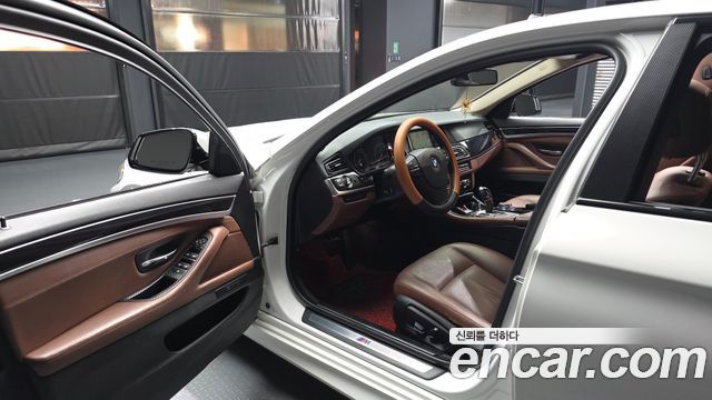 BMW 5-Series 2016 — photo 10