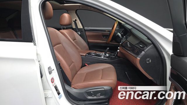 BMW 5-Series 2016 — photo 11