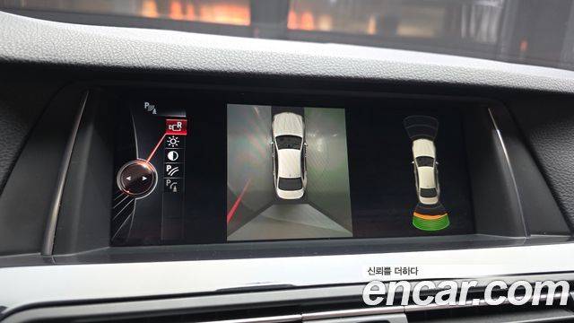 BMW 5-Series 2016 — photo 16