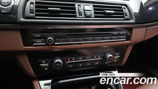 BMW 5-Series 2016 — photo 17