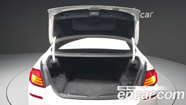 BMW 5-Series 2016 — photo 20