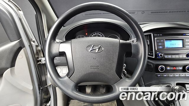 Hyundai Starex 2018 — photo 13