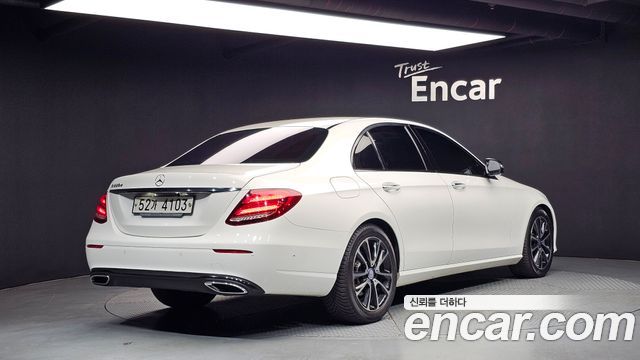 Mercedes-Benz E-Class 2017 — photo 2
