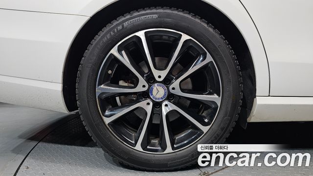 Mercedes-Benz E-Class 2017 — photo 5