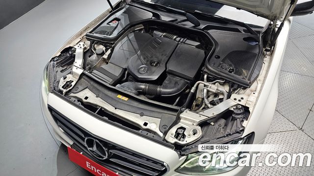 Mercedes-Benz E-Class 2017 — photo 6