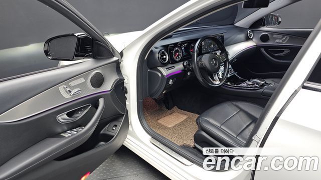 Mercedes-Benz E-Class 2017 — photo 10