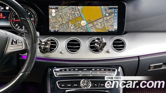 Mercedes-Benz E-Class 2017 — photo 14