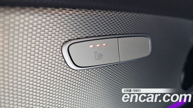 Mercedes-Benz E-Class 2017 — photo 19