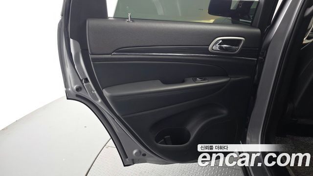 Jeep Cherokee 2021 — photo 15