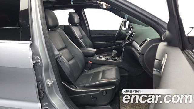 Jeep Cherokee 2021 — photo 16