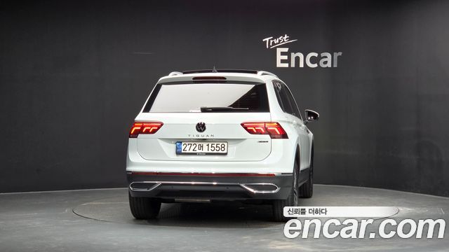 Volkswagen Tiguan 2022 — photo 4