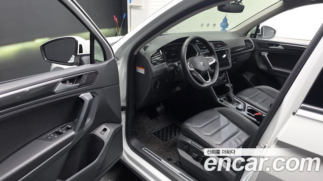 Volkswagen Tiguan 2022 — photo 13