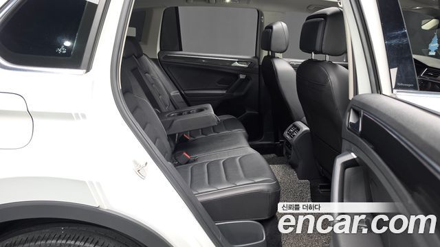 Volkswagen Tiguan 2022 — photo 17