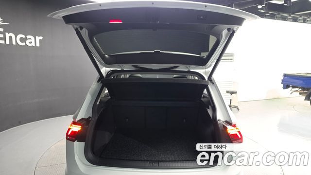 Volkswagen Tiguan 2022 — photo 26