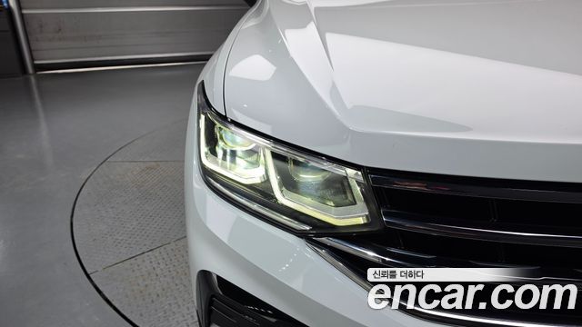 Volkswagen Tiguan 2022 — photo 8