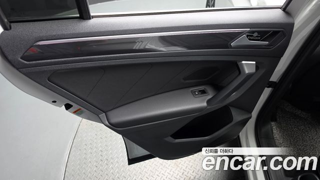 Volkswagen Tiguan 2022 — photo 15