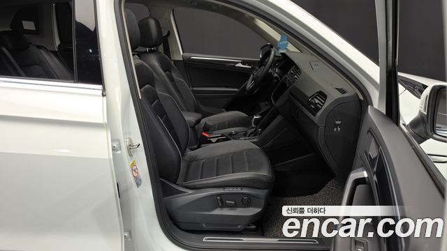 Volkswagen Tiguan 2022 — photo 16