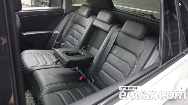 Volkswagen Tiguan 2022 — photo 28