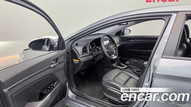 Hyundai AVANTE 2018 — photo 10