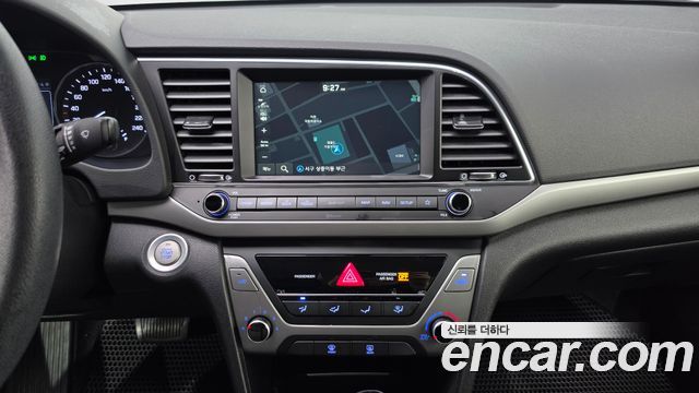 Hyundai AVANTE 2018 — photo 12