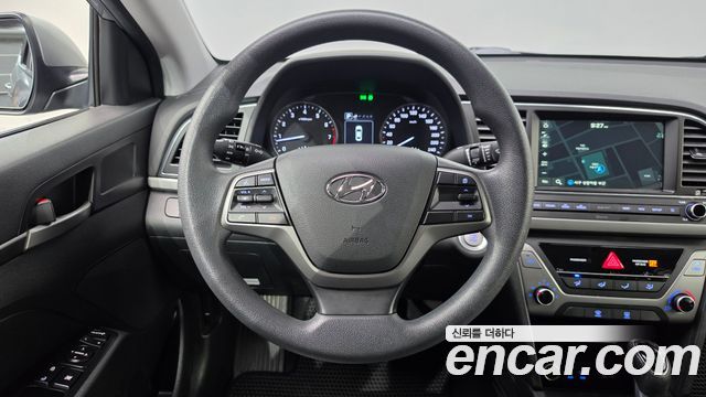 Hyundai AVANTE 2018 — photo 13