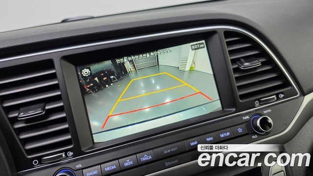 Hyundai AVANTE 2018 — photo 14