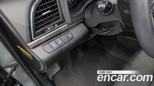 Hyundai AVANTE 2018 — photo 18