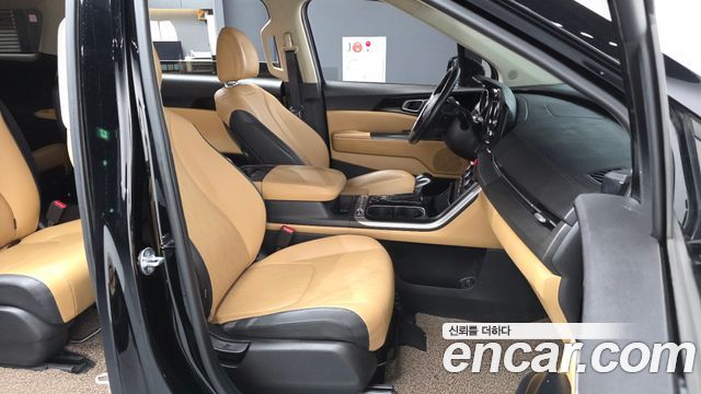 Kia Canival 2021 — photo 17