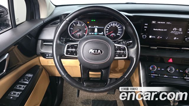 Kia Canival 2021 — photo 19
