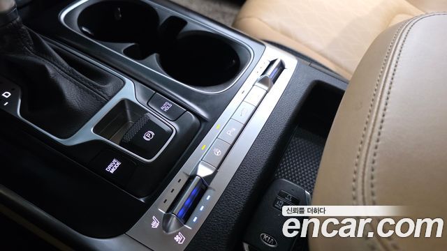 Kia Canival 2021 — photo 23