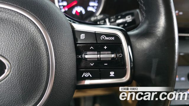 Kia Canival 2021 — photo 24