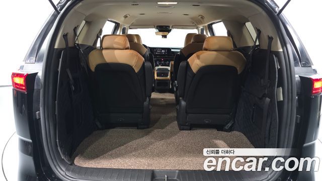 Kia Canival 2021 — photo 26