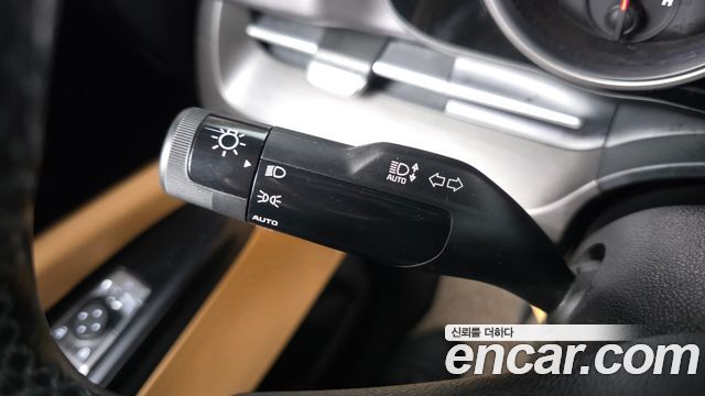 Kia Canival 2021 — photo 28
