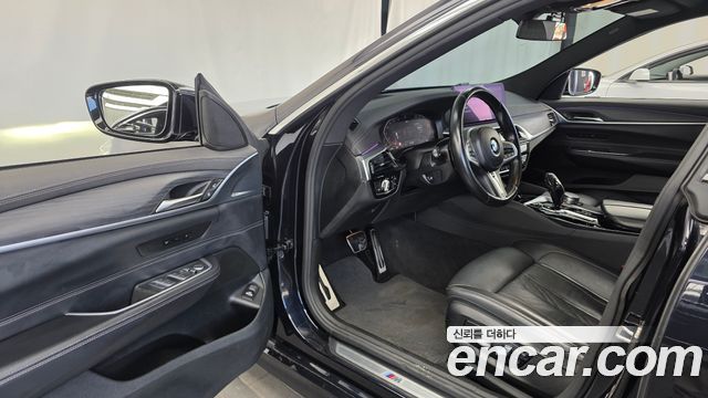BMW Gran Turismo 2022 — photo 10