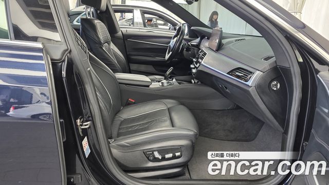 BMW Gran Turismo 2022 — photo 11