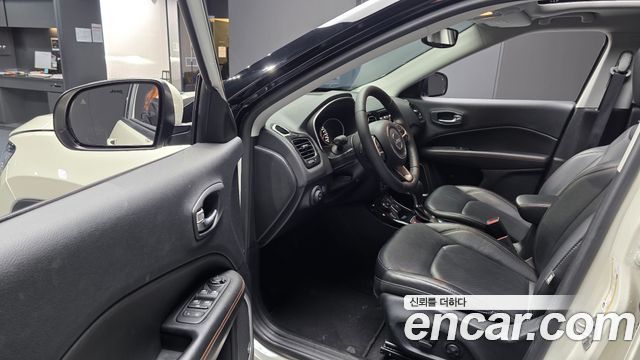 Jeep Compass 2018 — photo 10