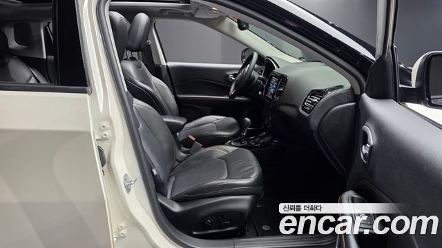 Jeep Compass 2018 — photo 11