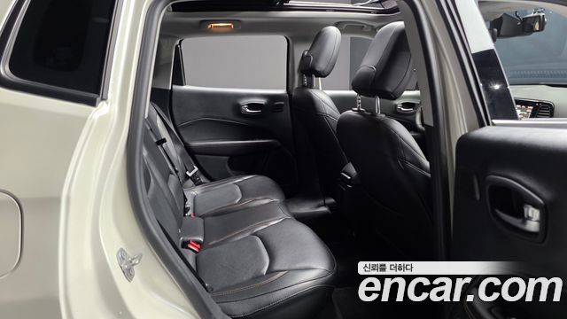 Jeep Compass 2018 — photo 12