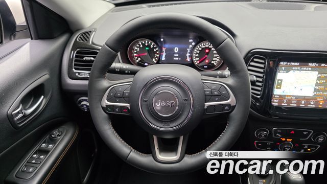 Jeep Compass 2018 — photo 13