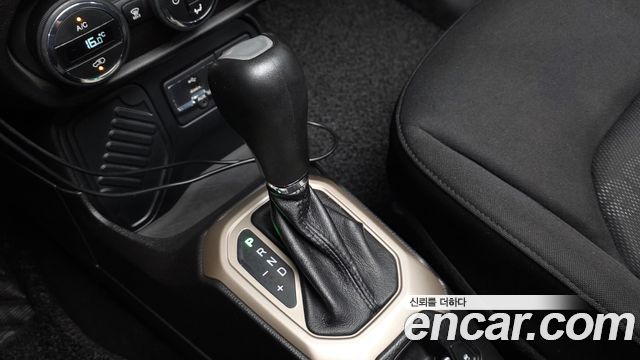 Jeep Renegade 2016 — photo 9
