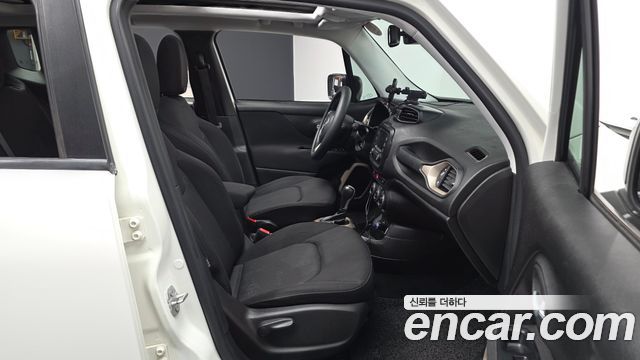 Jeep Renegade 2016 — photo 11