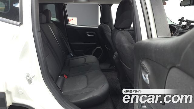 Jeep Renegade 2016 — photo 12